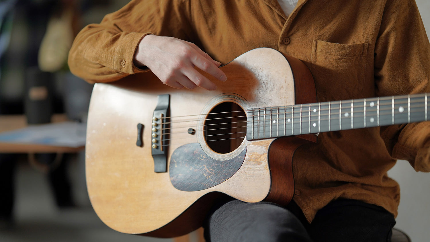 トランスアコースティックギターのメリット・デメリットは?natu-reverbとの比較もご紹介