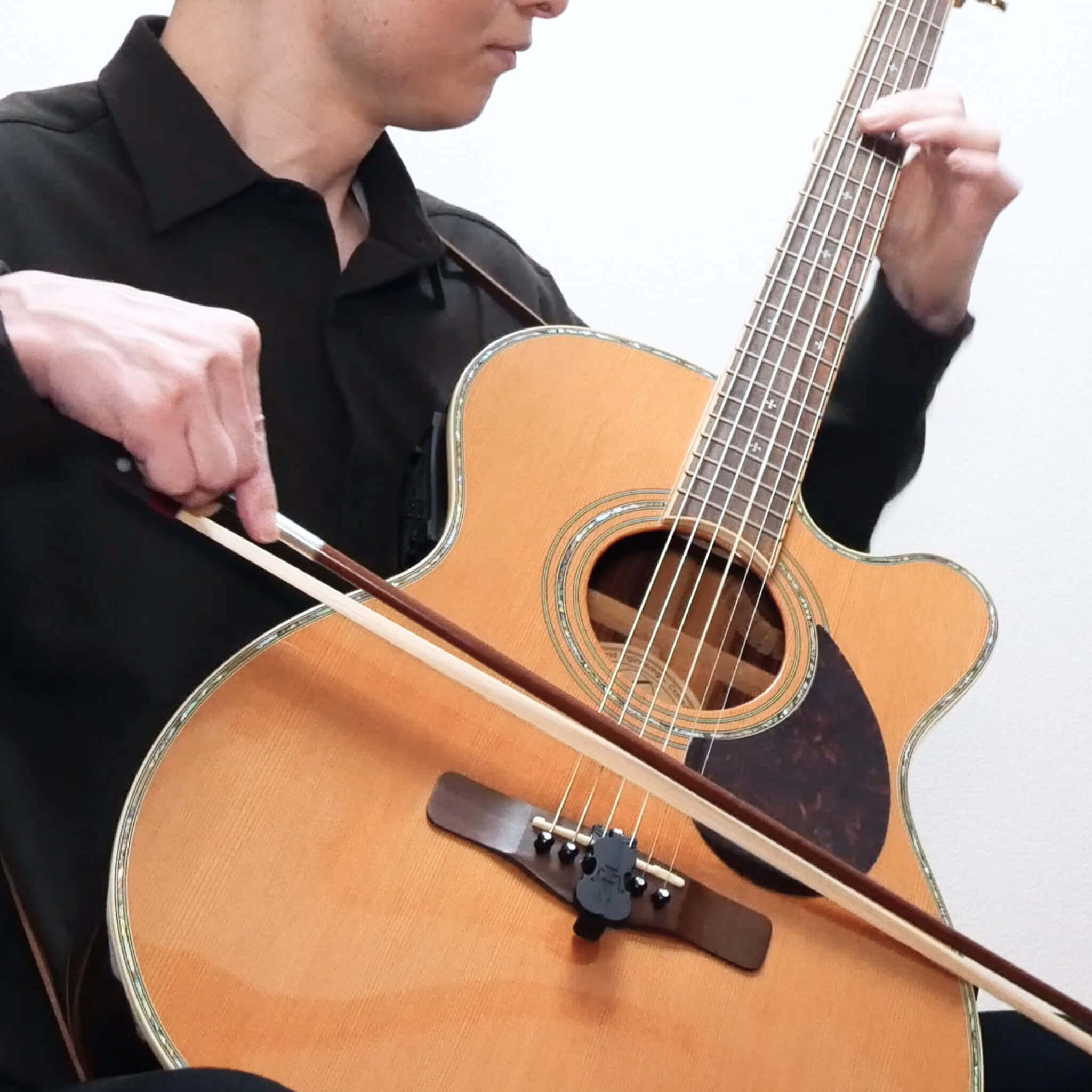 Guit-Arco™ | 弓でギターを弾くためのアタッチメント